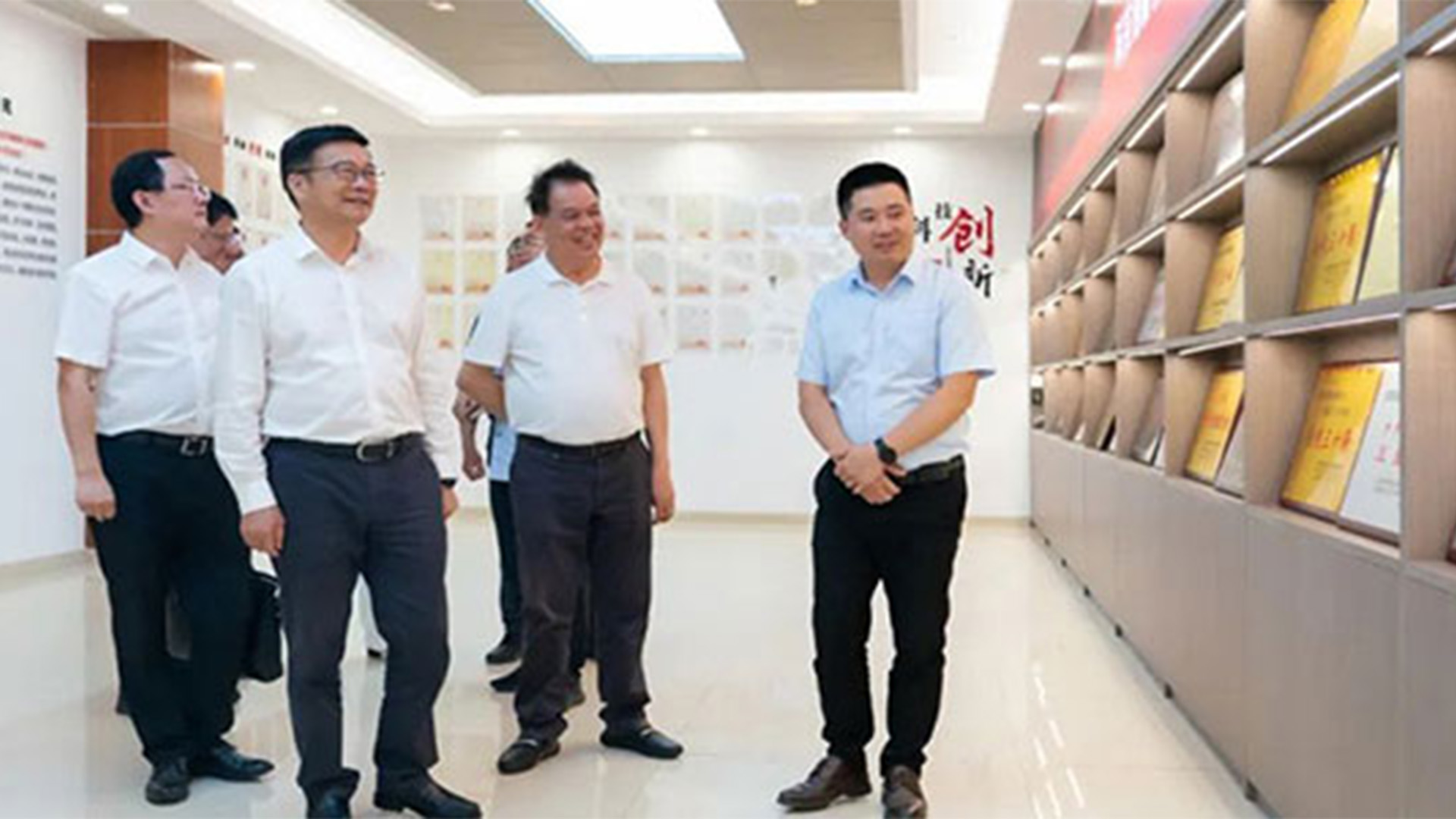 溫州灣新區(qū)黨工委書記、管委會主任周一富走訪浙江石化閥門有限公司